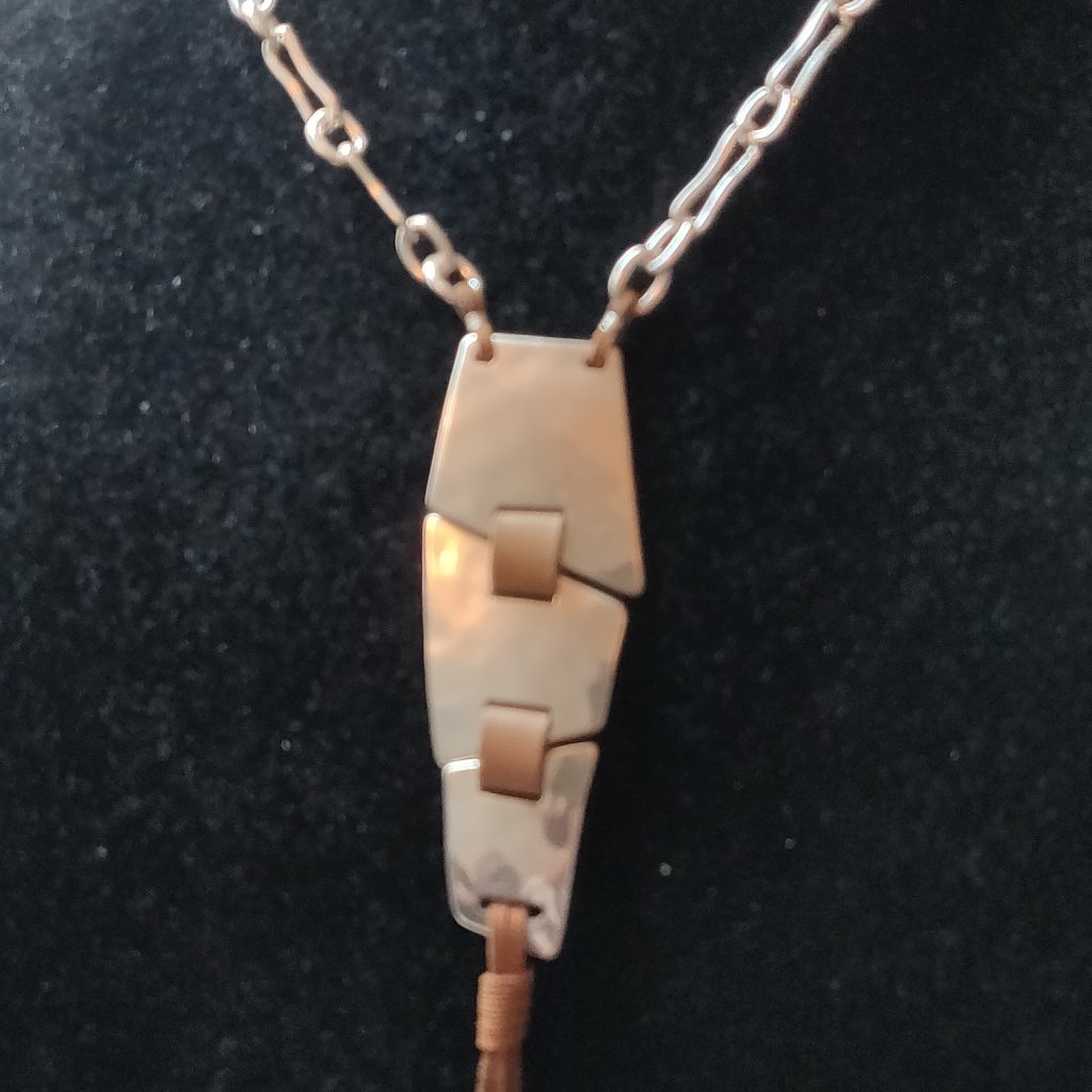 Metal Necklate 18$